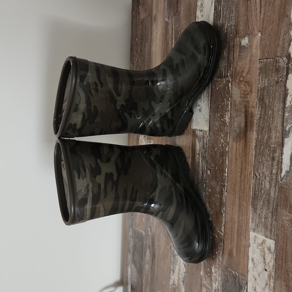 Carters boys camo boots size 8 - Picture 2 of 6
